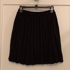 J. McLaughlin Black pleated mini skirt!
